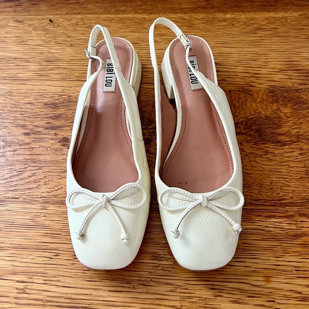Elegant Cream Slingback Flats
